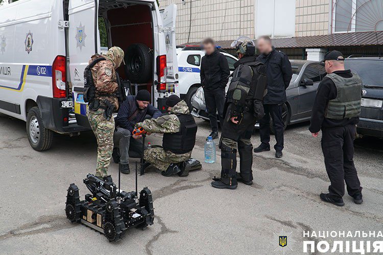 дівчинка хотіла підірвати відділок поліці