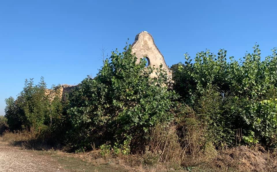 На Тернопільщині рятують 9 закинутих костелів