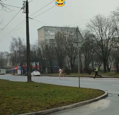 У Тернополі по Східному бігав голий чоловік під наркотиками: що каже  поліція. Відео | Терміново новини Тернополя
