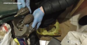 зброя та боєприпаси