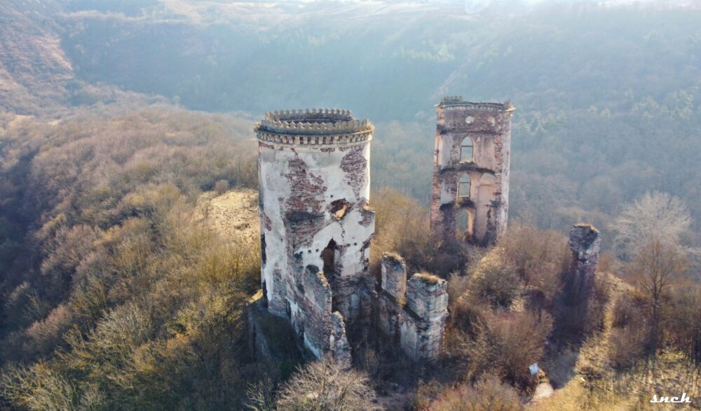 замок у Ниркові