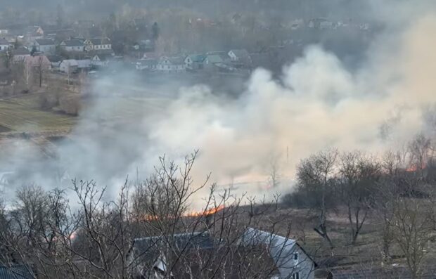 Кременець горить