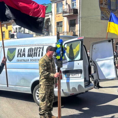 на щиті