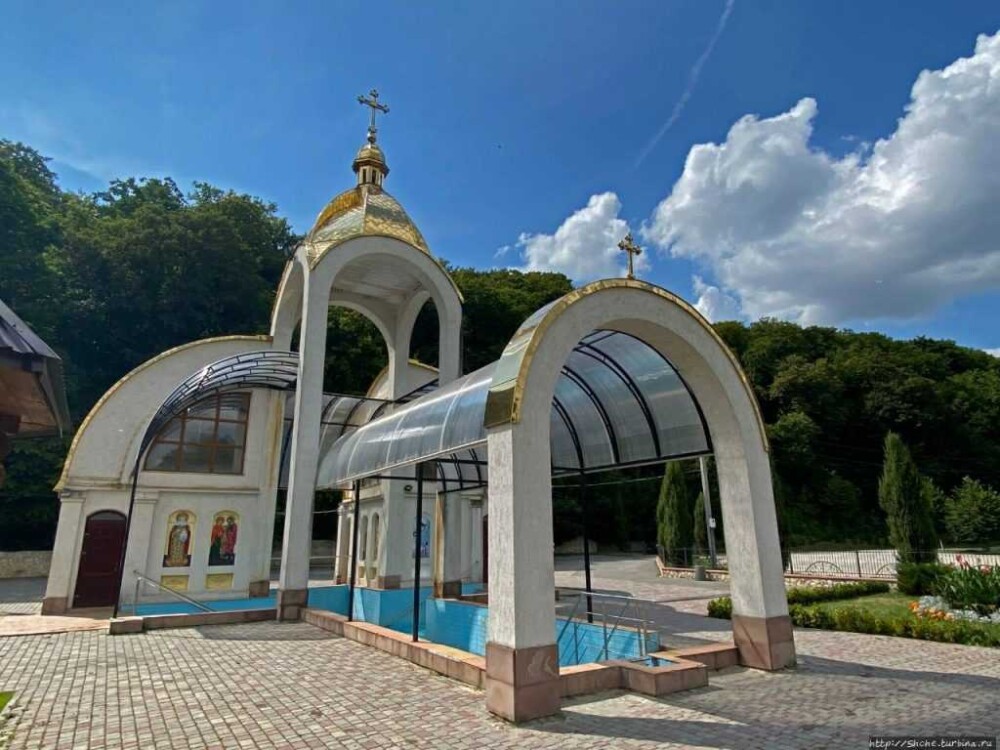 джерело Святої Анни в Зарваниці