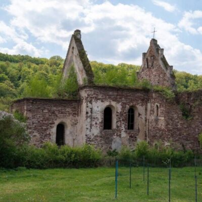 У с. Нирків можуть відновити костел та палац 17 століття