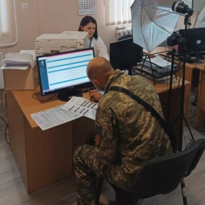 після полону відновив закордонний паспорт