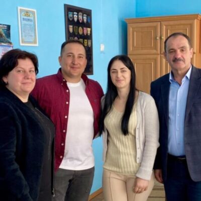 прийомна сім'я