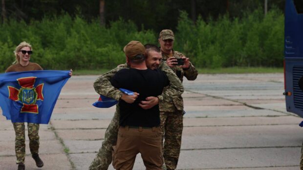 повернулись з полону