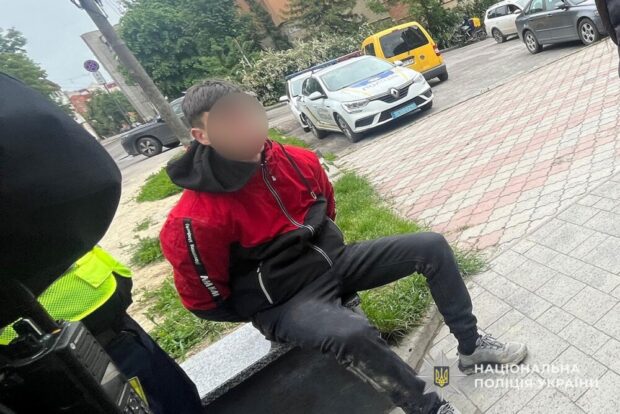 шантажував