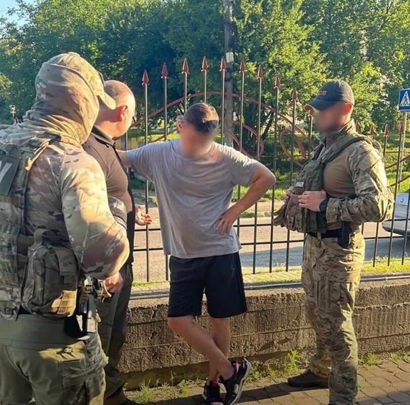 Головка затримали
