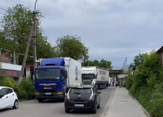 фура врізалась у міст