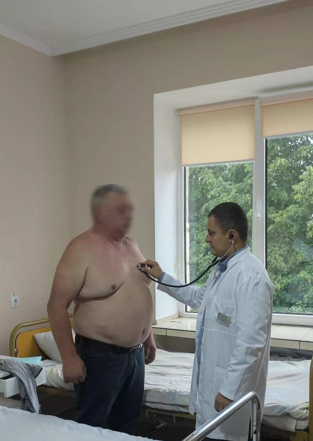 лікарі