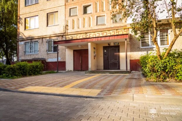 прибудинкова територія тернопіль