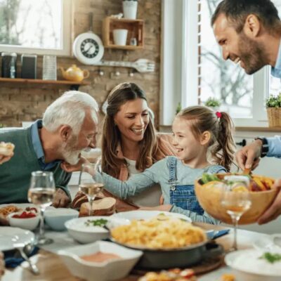 стіл вечеря з родиною