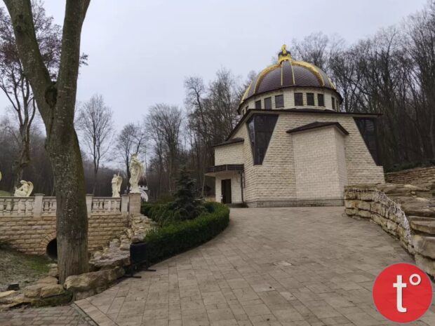 Марійський духовний центр «Зарваниця» (с. Зарваниця)