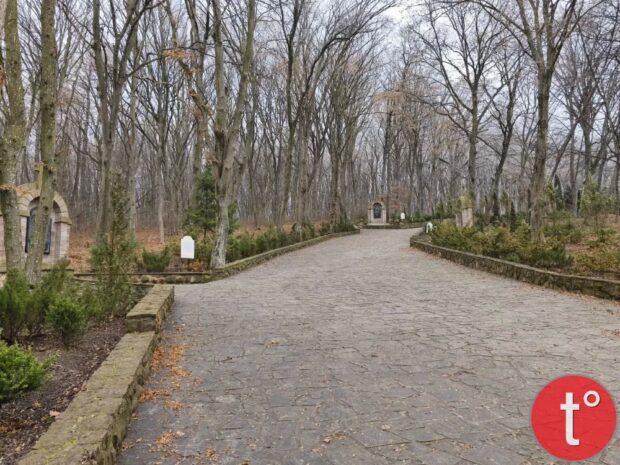 Марійський духовний центр «Зарваниця» (с. Зарваниця)