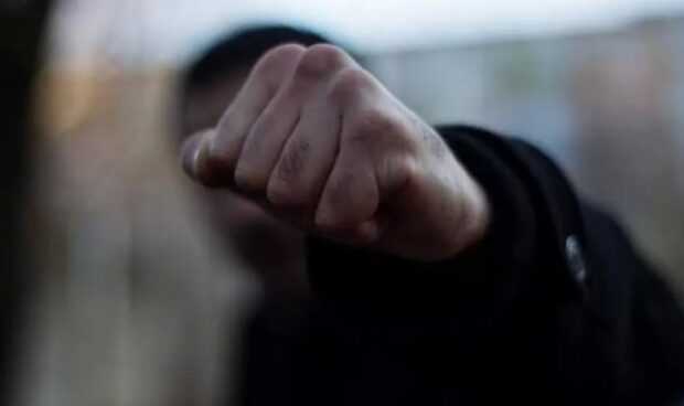 бійка чоловіків