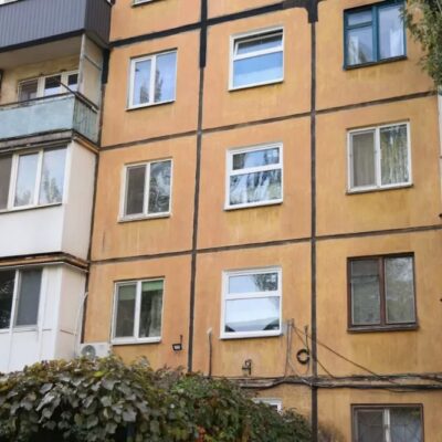 вікно в багатоквартирному будинку