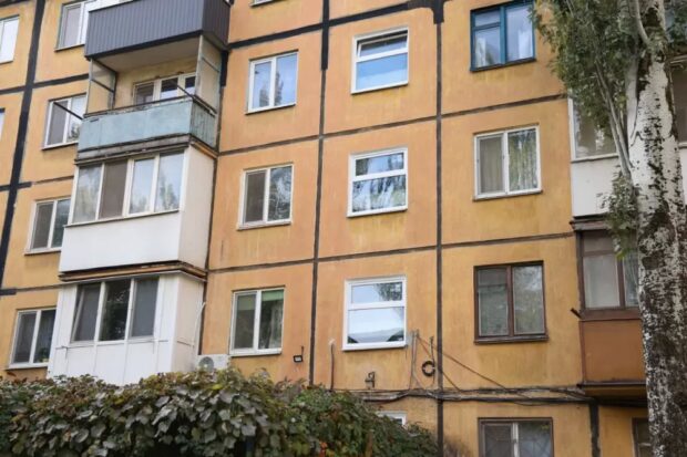 вікно в багатоквартирному будинку