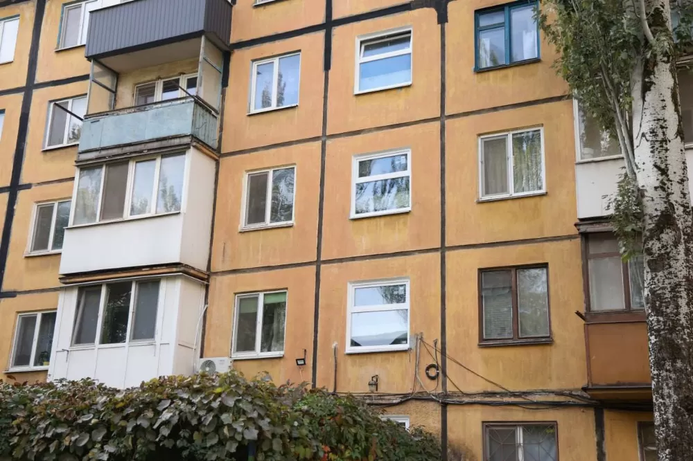 вікно в багатоквартирному будинку