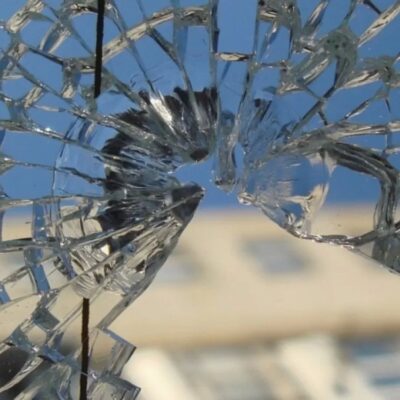 розбите вікно