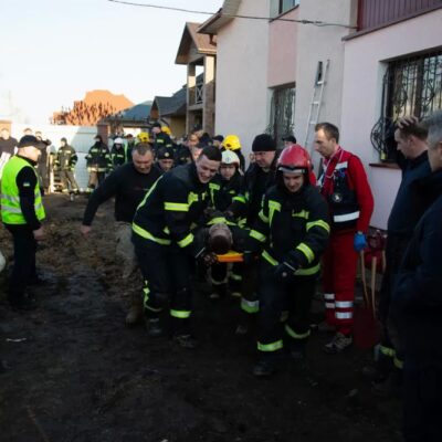 засипало грунтом