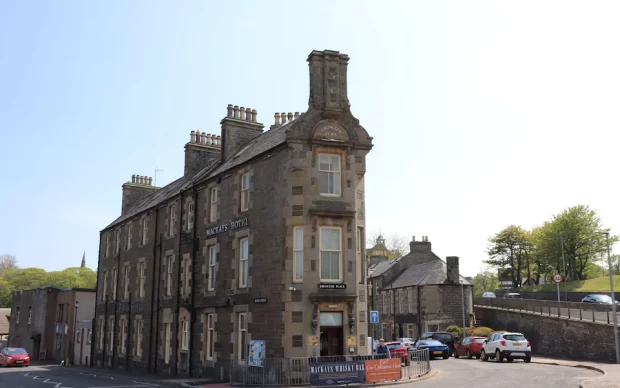 Ебенезер Плейс, Вік