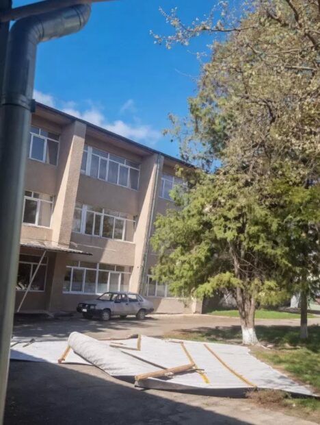 зірвало дах в лікарні в Підволочиську