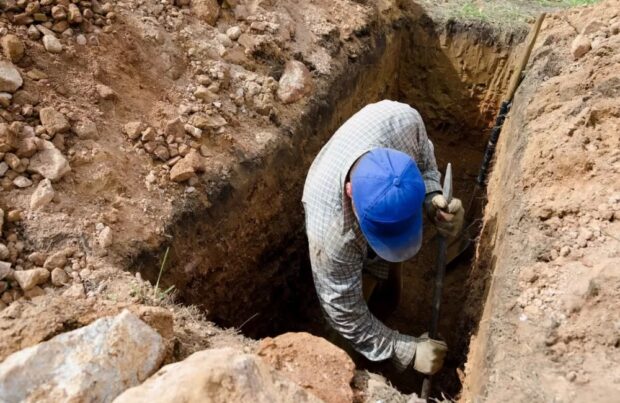 копачі могил