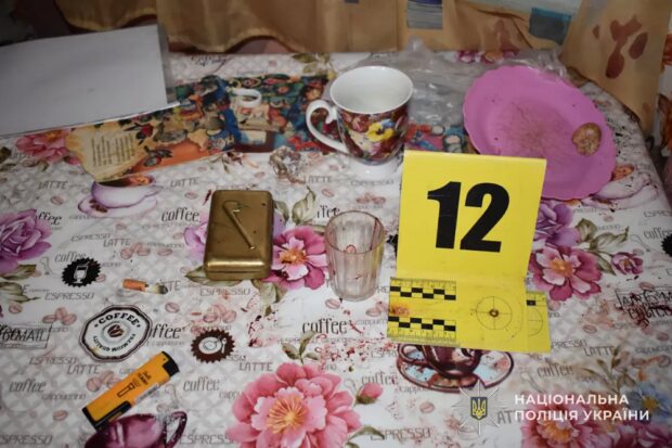 застілля схопив ніж