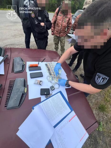 викрито оперативника поліції