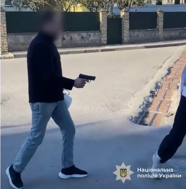 стріляв