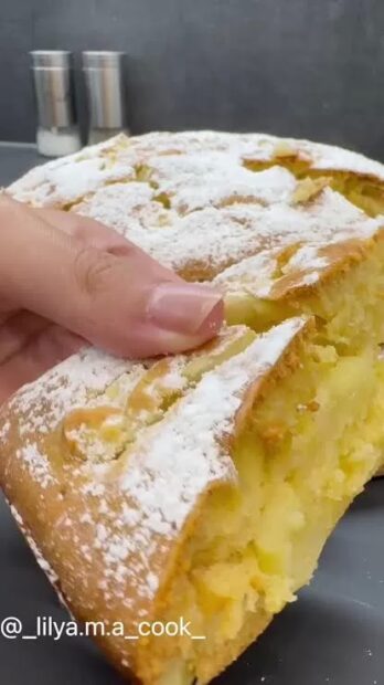 Медовий пиріг з яблуками