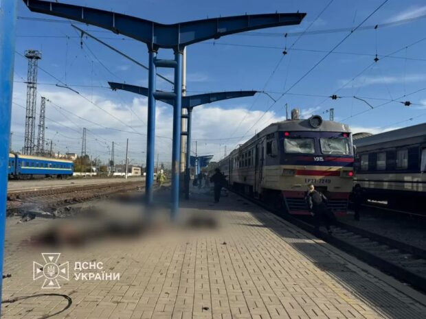 Російський дрон ударив по вокзалу в Дніпрі: є загиблі та поранені
