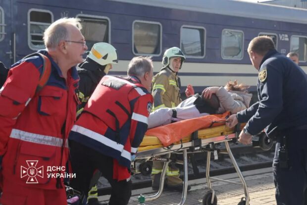 Російський дрон ударив по вокзалу в Дніпрі: є загиблі та поранені