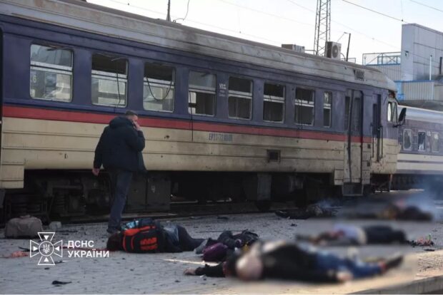 Російський дрон ударив по вокзалу в Дніпрі: є загиблі та поранені