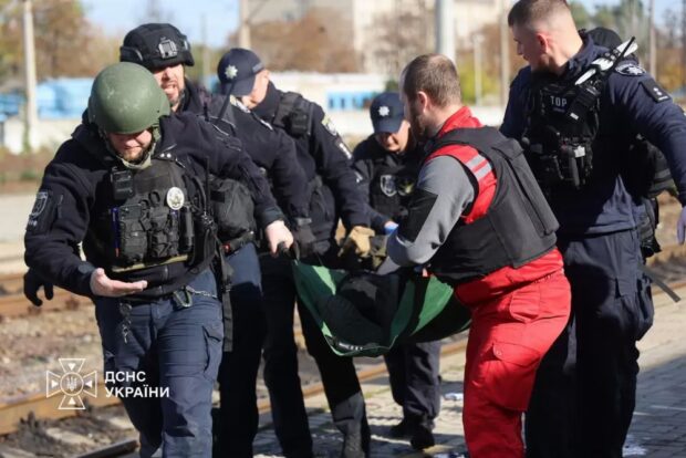 Російський дрон ударив по вокзалу в Дніпрі: є загиблі та поранені